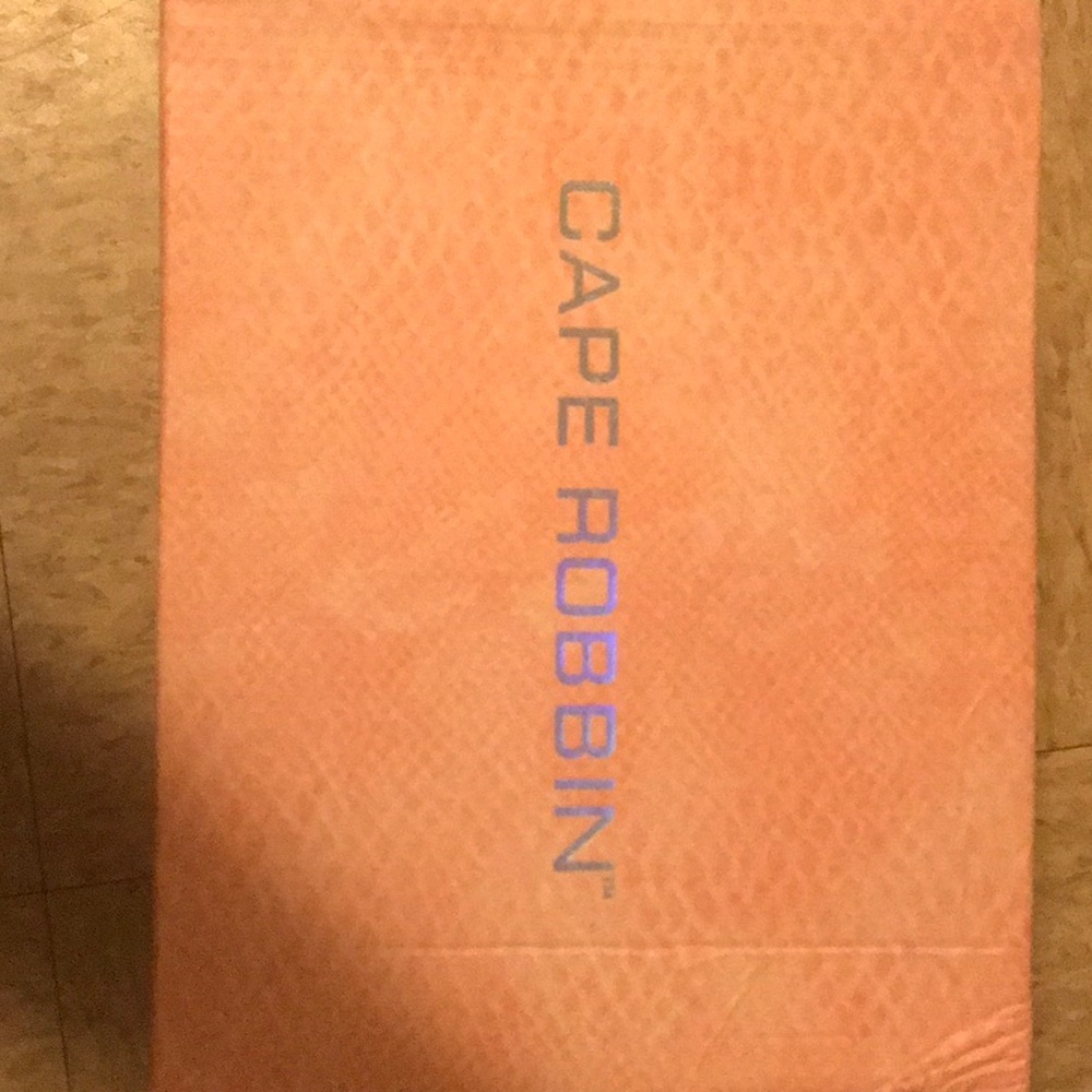 *New * never worn Cape Robin Croc Platfoms